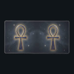 Ankh Symbol Bedeutung – Schlüssel des Lebens´7 Schreibtischunterlage<br><div class="desc">Das Ankh (☥) ist ein altes ägyptisches Symbol für Leben,  Unsterblichkeit und göttliche Kraft. Es wurde von Gottheiten wie Isis und Osiris getragen und steht für ewiges Leben.</div>