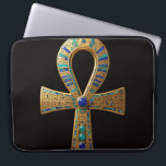 Ankh Symbol Bedeutung – Schlüssel des Lebens´8 Laptopschutzhülle<br><div class="desc">Das Ankh (☥) ist ein altes ägyptisches Symbol für Leben,  Unsterblichkeit und göttliche Kraft. Es wurde von Gottheiten wie Isis und Osiris getragen und steht für ewiges Leben.</div>