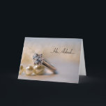 Ankündigung der Diamantring- und Perlring-Verlobun<br><div class="desc">He proposed and you accepted and said Yes! Announce your recent engagement to be married with the elegant Diamond Ring and Pearls Engagement Announcement Greeting Card. This classiy custom engagement announcement feature a close up photograph of a diamond ring and white pearl necklace.</div>