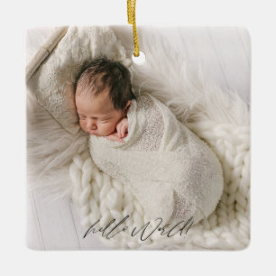Ankündigung der Neugeborenenstatistik mit Babyfoto Keramikornament