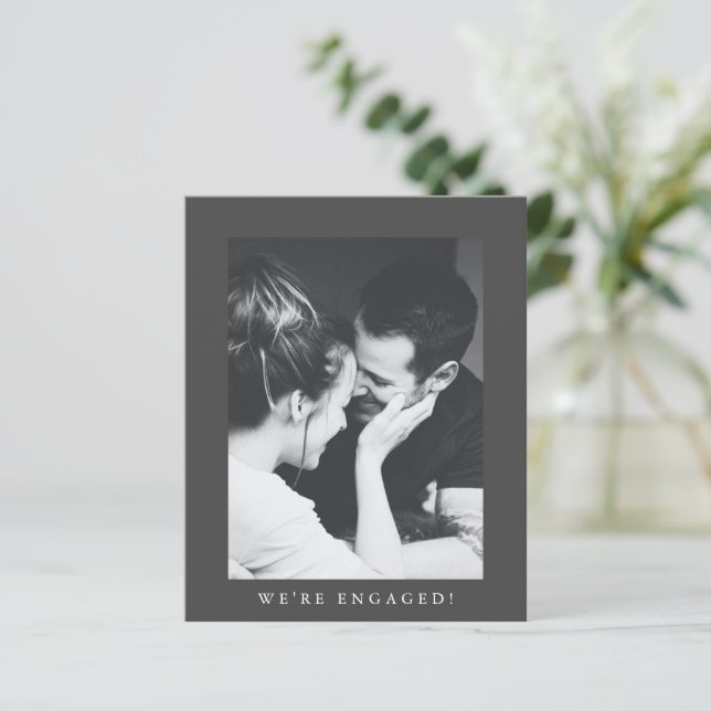 Ankündigung der Verlobung Minimalistisch 2 Foto (Stehend Vorderseite)