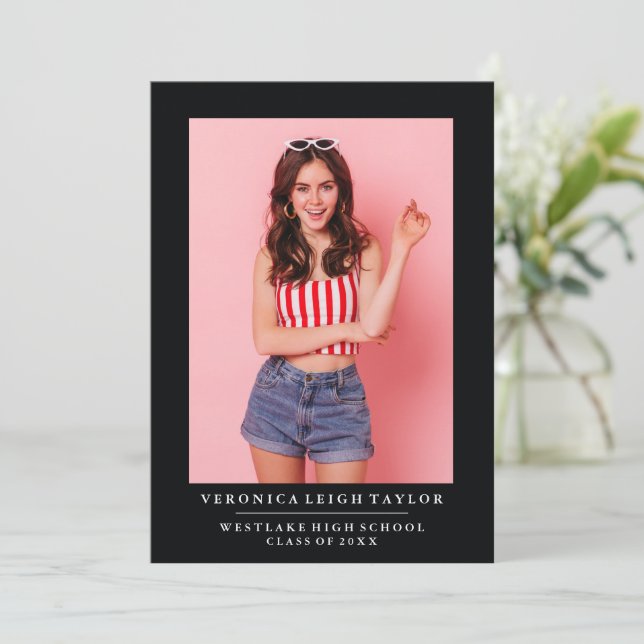 ANKÜNDIGUNG DES MINIMALISTISCHEN FOTOS (Stehend Vorderseite)