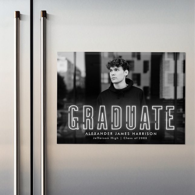 Ankündigung des modernen Abschlusses "White Neon F (Von Creator hochgeladen)