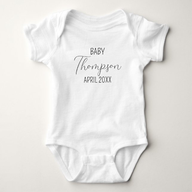 Ankündigung des personalisierten Nachnamens Baby B Baby Strampler (Vorderseite)