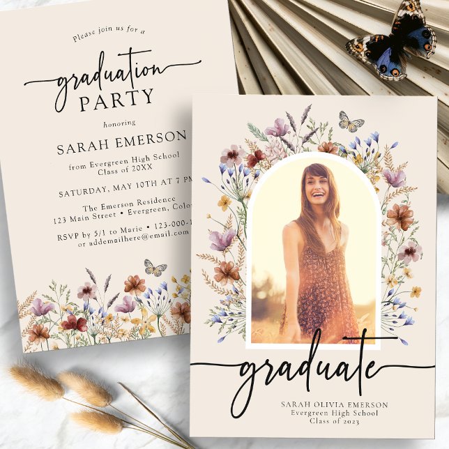 Ankündigung eines Blumenstuhls (Floral Watercolor Boho Graduate Announcement with Butterfly by Painted Paperie
)