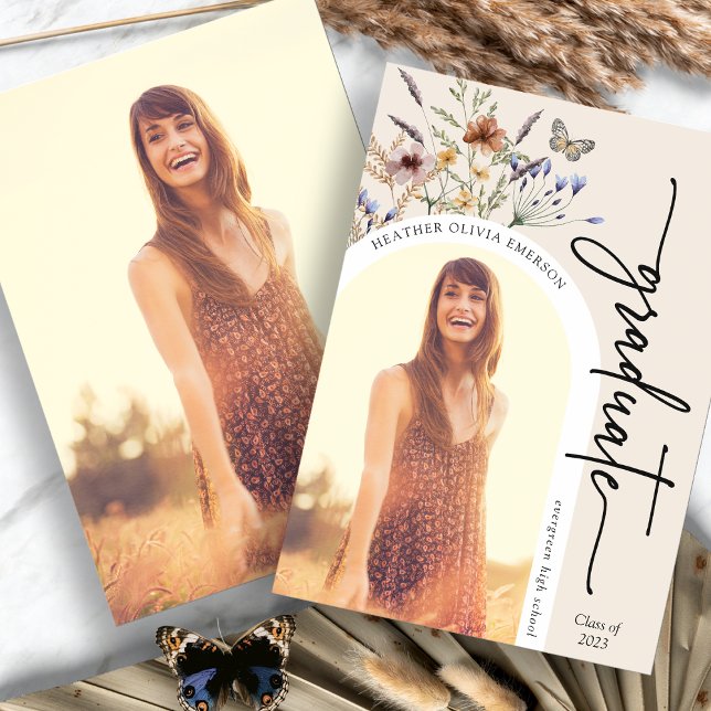 Ankündigung eines eleganten Blumenstuhls (Elegant Floral Graduate Picture Announcement with Butterfly by Painted Paperie
)