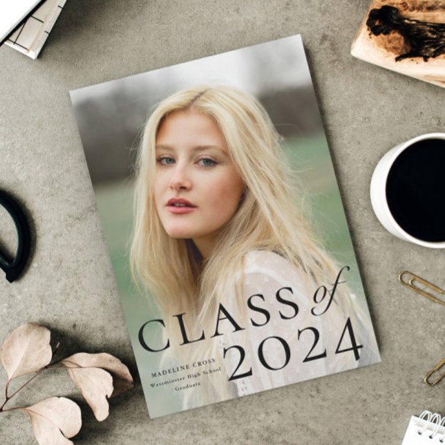 Ankündigung eines eleganten Foto-Abschlusses (Elegant Typography Class of 2024 Photo Graduation Announcement.)