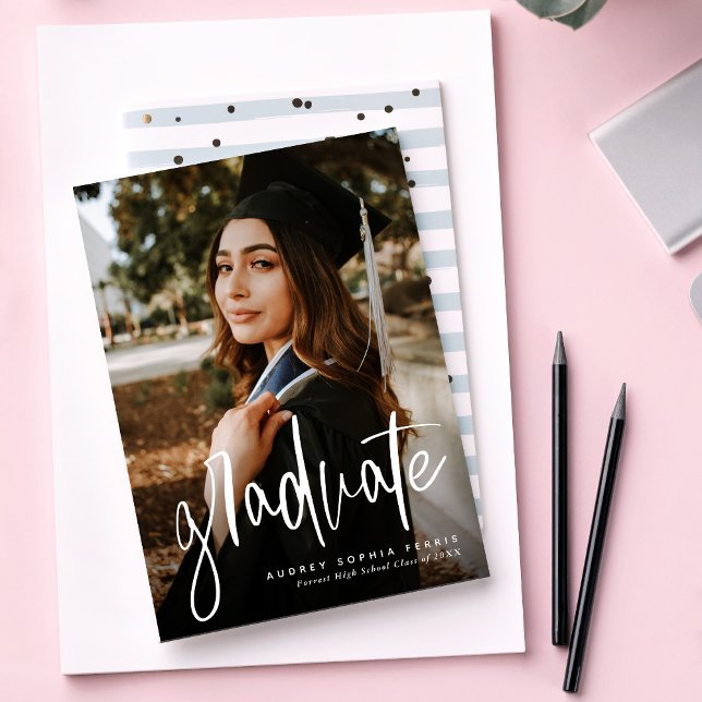 Ankündigung eines modernen Foto-Abschlusses (Von Creator hochgeladen)