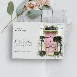 Ankündigung über die rosa Tür und das weiße Holz