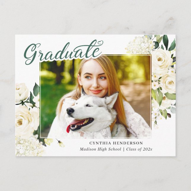 Ankündigung von Greenery White Floral Abschluss Postkarte (Vorderseite)