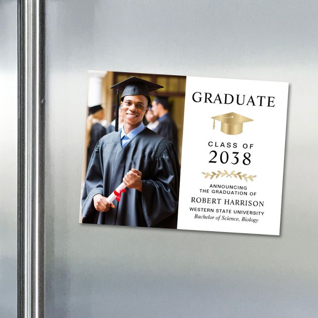 Ankündigung von White Gold Abschluss im eleganten  (An elegant college graduation announcement magnet to celebrate the graduate's achievements)