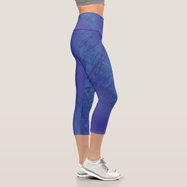 Annahme | Blue Indigo Violet Shibori Muster Capri Leggings (Rechts)