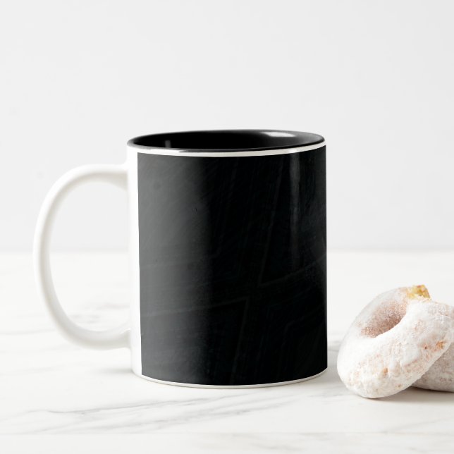 Annahme | Dunkle Abstrakte Textur Zweifarbige Tasse (Mit Donut)