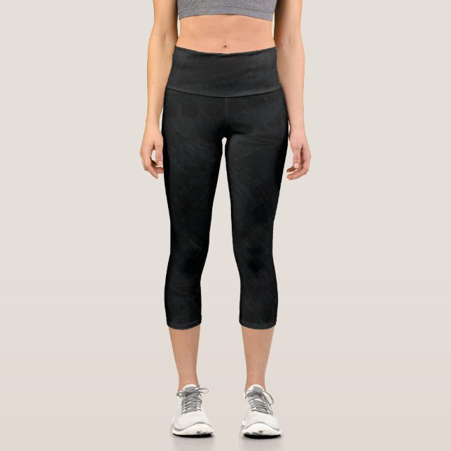 Annahme | dunkle geometrische Textur Capri Leggings (Vorderseite)