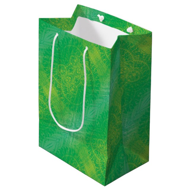 Annahme | Yellow Green Blue Boho Medallions Mittlere Geschenktüte (Vorderseite Schrägansicht)