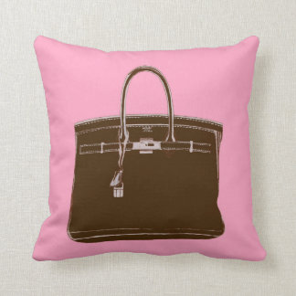 Annechovie Brown Bag auf rosa Kissen