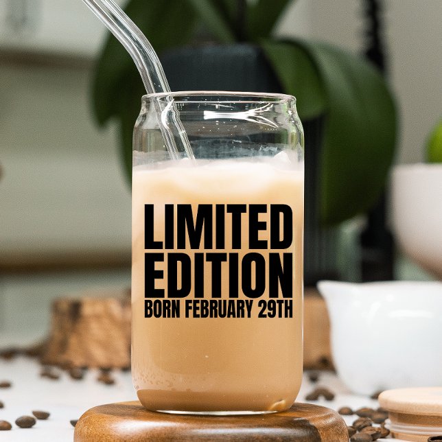 Année bissextile Anniversaire Né Février 29 Jour b (Celebrate Leap Day with our unique drinking glass, a reminder of special moments every four years.)