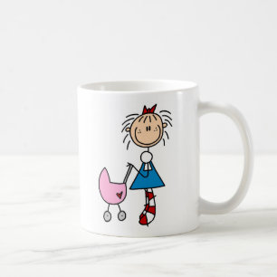 Annie avec la tasse de voiture d'enfant