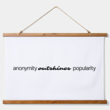 Anonymität Wood Topped Wall Tapestry