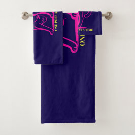 Anpassbare "Bend It Like 2025" Yoga Katze Badhandtuch Set