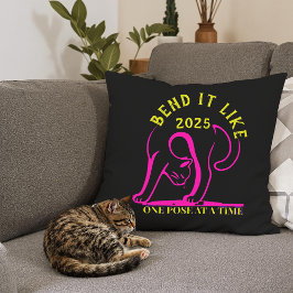 Anpassbare "Bend It Like 2025" Yoga Katze Kissen
