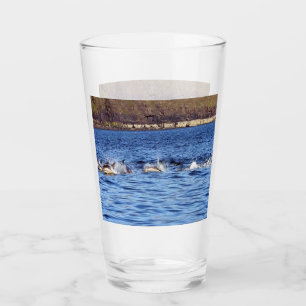 Anpassbare Gemeine Delfine Springen Aus Dem Wasser Glas