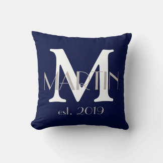 Anpassbare Monogramm-Familienname und Jahreskissen Kissen