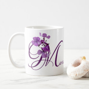 Anpassbarer Miriam Name lila Blumen floral Kaffeetasse