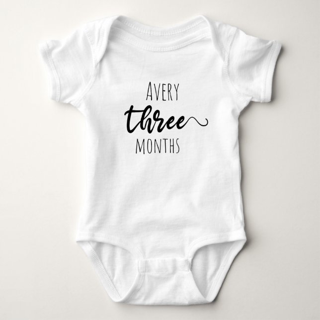 anpassbarer Name drei Monate Baby Strampler (Vorderseite)