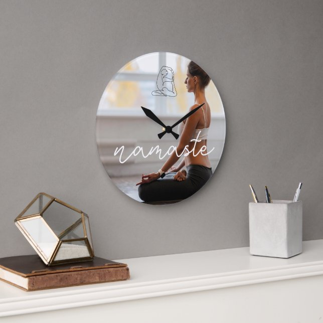Anpassen des Fotos Moderne Yoga-Namaste-Skriptuhr Große Wanduhr (Büro)