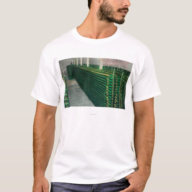 Ansicht der Champagne VaultsAsti, CA T-Shirt (Vorderseite)