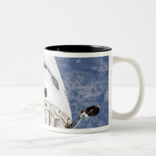 Ansicht der Crewkabine Raumshuttle Bemühung Zweifarbige Tasse