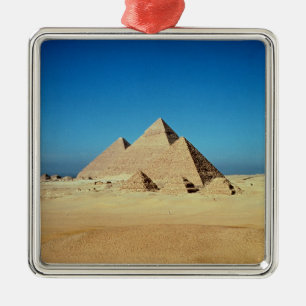 Ansicht der Pyramiden Ornament Aus Metall