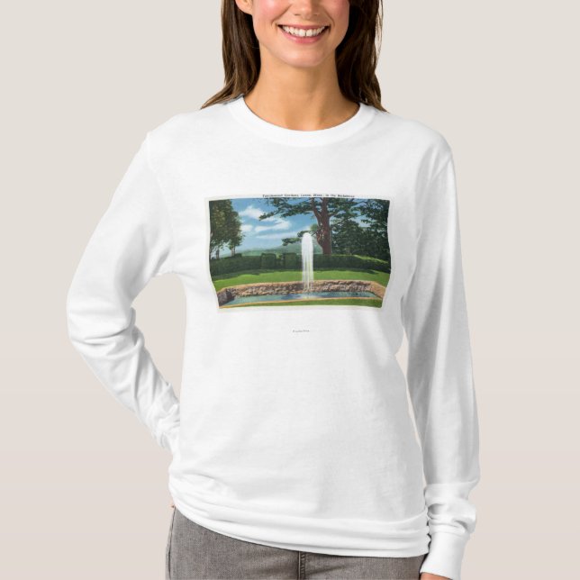 Ansicht der Tanglewood Gärten und des Brunnens T-Shirt (Vorderseite)