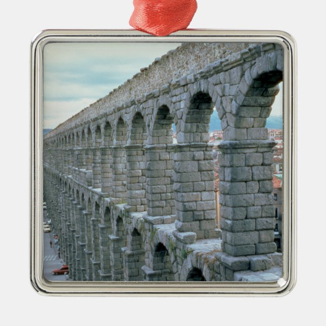 Ansicht des römischen Aquädukts verabredete Silbernes Ornament (Vorne)