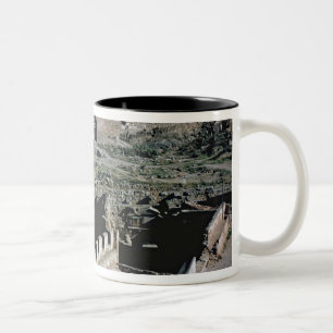 Ansicht des Schlosses, 8.-1. Jahrhundert Zweifarbige Tasse