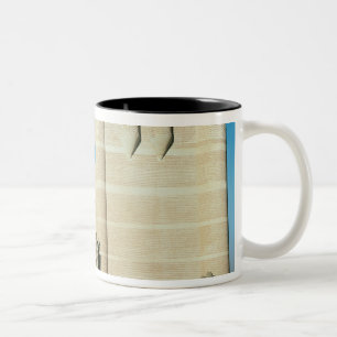 Ansicht des Schlosses, errichtetes c.1453 Zweifarbige Tasse