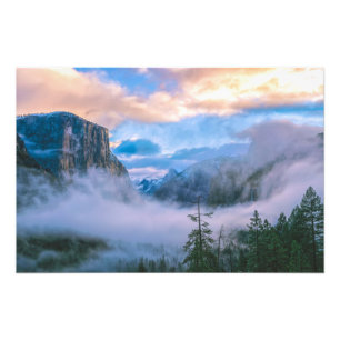 Ansicht des Yosemite-Tunnels mit Nebel Fotodruck