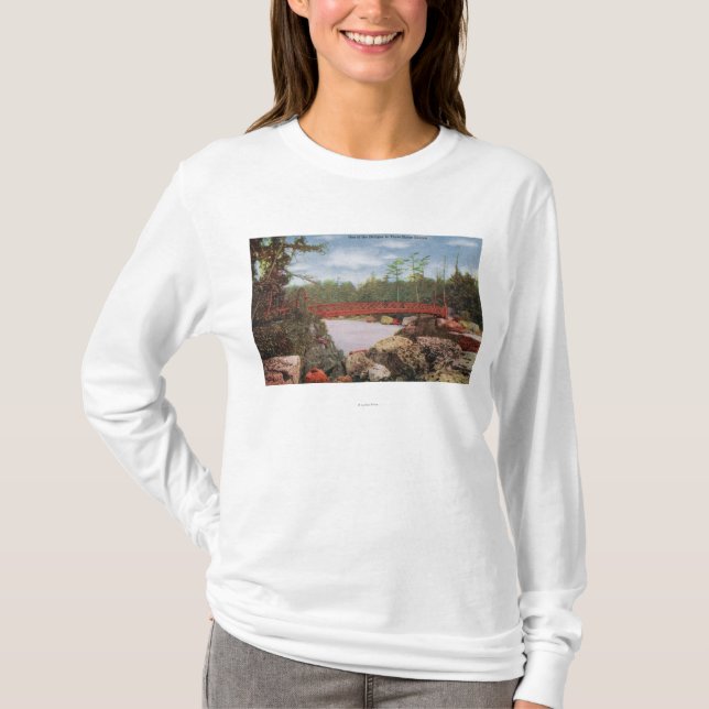 Ansicht einer Brücke zu den drei Schwester-Inseln T-Shirt (Vorderseite)