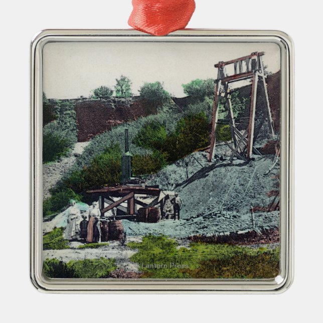 Ansicht eines Diamanten MineOroville, CA Silbernes Ornament (Vorne)