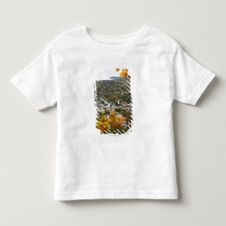 Ansicht von Camden-Hügel-Staat durch Fall-Bäume Kleinkind T-shirt