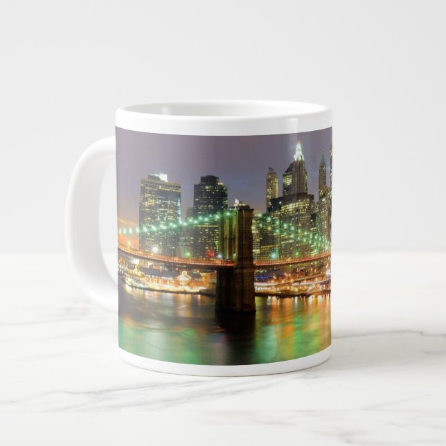 Ansicht von Lower Manhattan und von Jumbo-Tasse (Vorderseite Links)