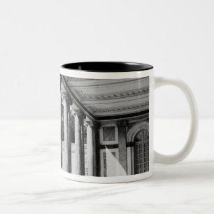 Ansicht von peristyle und von links Flügel des Zweifarbige Tasse