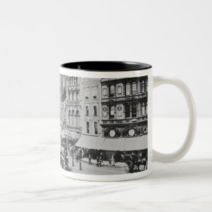 Ansicht von Piccadilly Zirkus, C. 1900 Zweifarbige Tasse