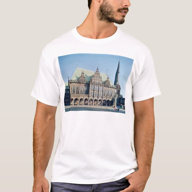 Ansicht von Rathaus, aufgebaut 1405-09 T-Shirt (Vorderseite)