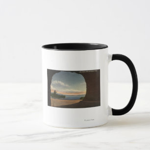 Ansicht von See vom Höhlen-Felsen-Tunnel Tasse