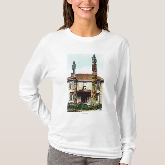 Ansicht von zwei TotempolesWrangell, AK T-Shirt (Vorderseite)