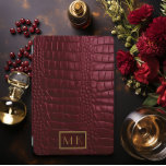 Anspruchsvolles Burgund-Krokodil-Mit Monogramm iPad Air Hülle<br><div class="desc">Entdecken Sie unvergleichliche Eleganz mit unserem stilvollen und schicken Burgundy Red Crocodile iPad Smart Cover, einem Premium-Zusatz zu Ihrem technischen Zubehör. Diese Smart Cover schützt nicht nur, sie macht eine Aussage mit ihrem tiefbordeauxroten Krokodil-Muster und personalisiertem Monogramm-Akzent. Dieses Cover verbindet Luxus perfekt mit Funktionalität und verwandelt Ihr Gerät in eine...</div>