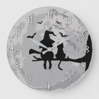 Anstarren entlang der Mond-Wanduhr
