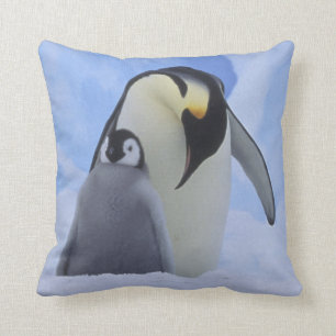 Antarktis. Kaiserpinguine und Küken Kissen